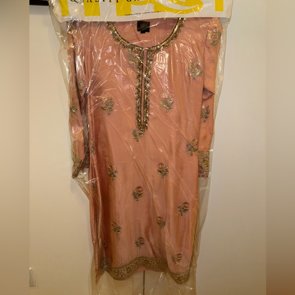 Pastel Pink Thread Embroidered Kurta Set With Pants And Dupatta - Picture 5 of 5